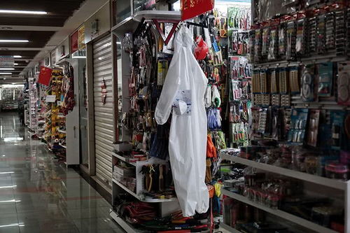 沒人來也要把店開著 疫情風(fēng)暴中的義烏商貿(mào)城